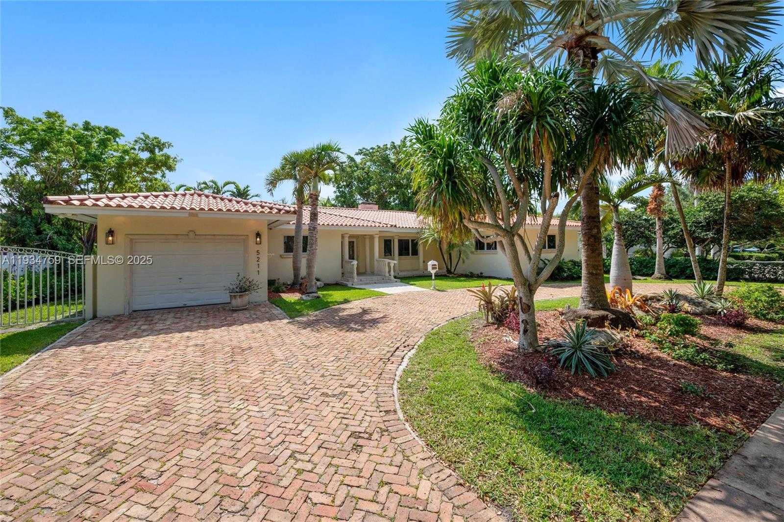 Small Image of 5211 GRANADA BLVD, Coral Gables Number 2