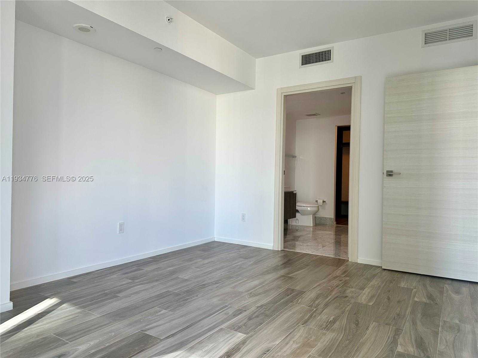 Small Image of 801 SOUTH MIAMI AVE #3807, Miami Number 4