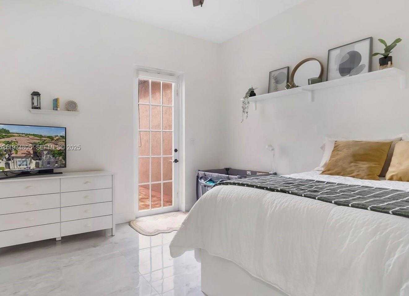 Small Image of 14709 SOUTH WEST 6TH ST, Pembroke Pines Number 10