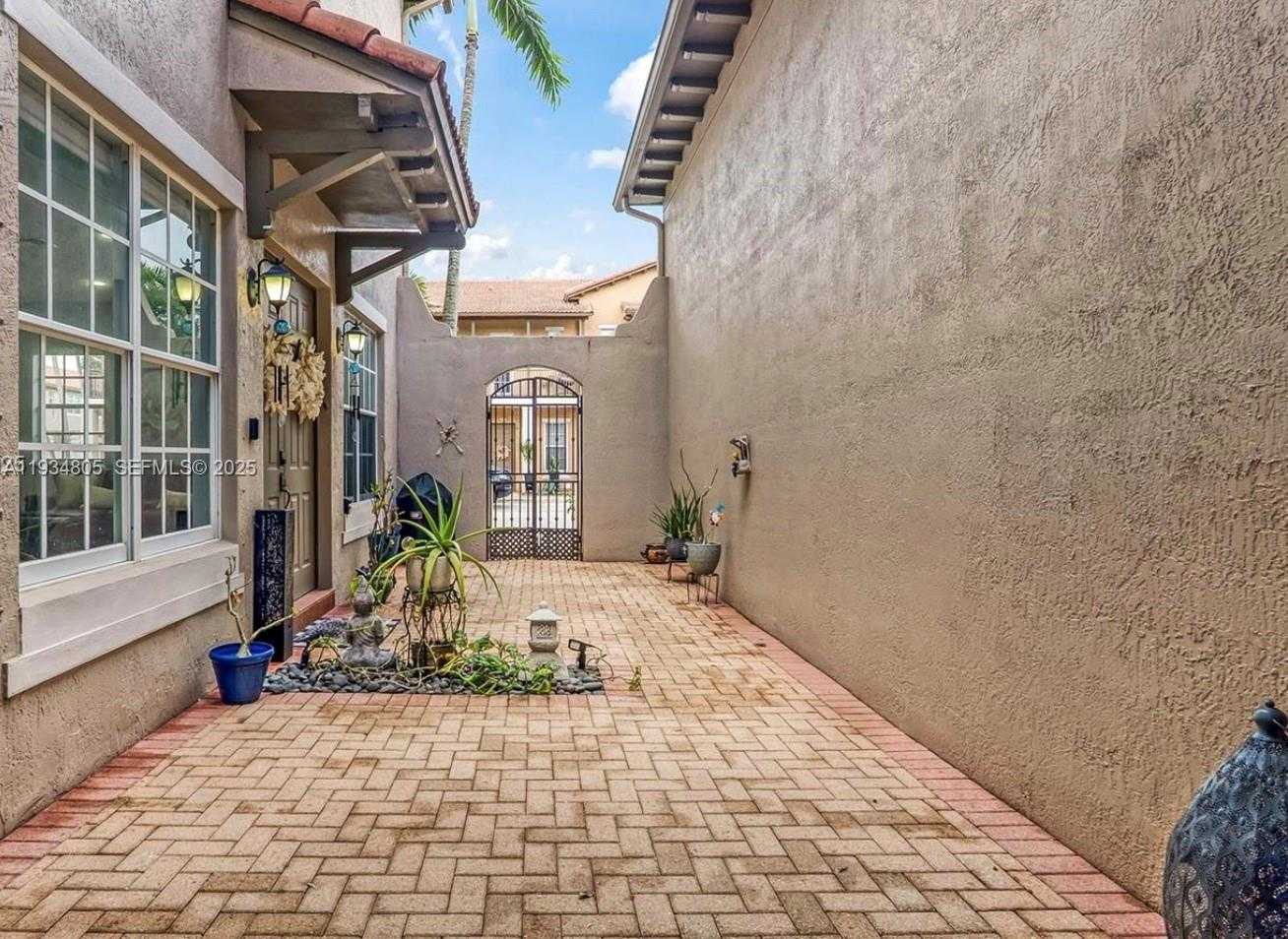 Small Image of 14709 SOUTH WEST 6TH ST, Pembroke Pines Number 22