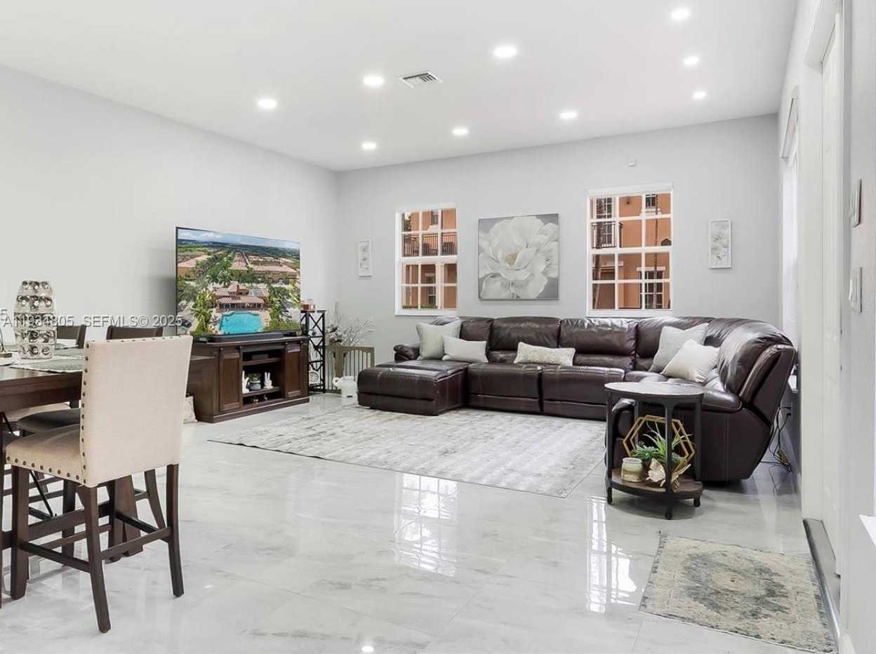 Small Image of 14709 SOUTH WEST 6TH ST, Pembroke Pines Number 4