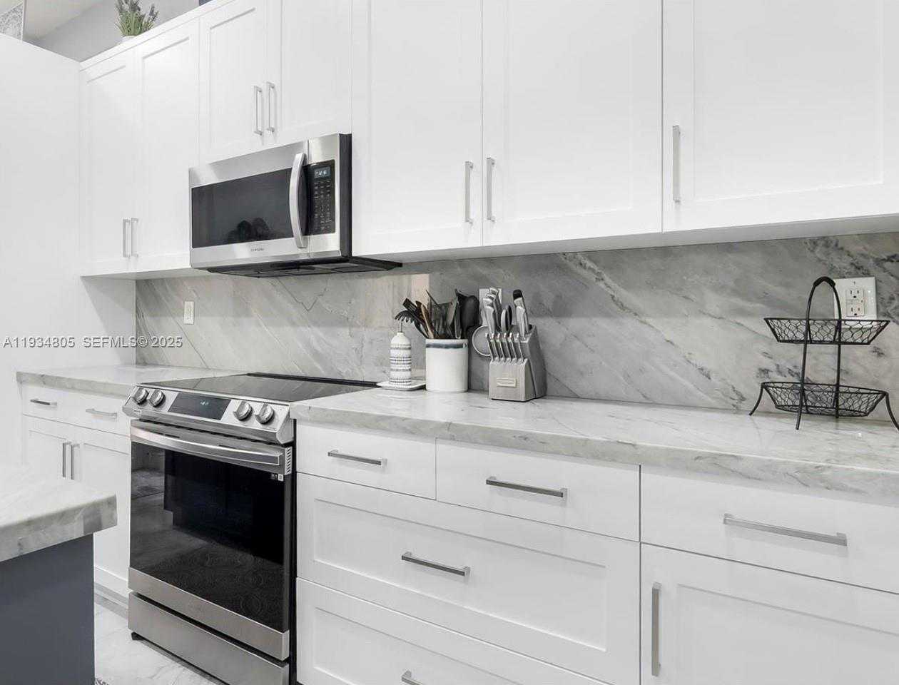 Small Image of 14709 SOUTH WEST 6TH ST, Pembroke Pines Number 7