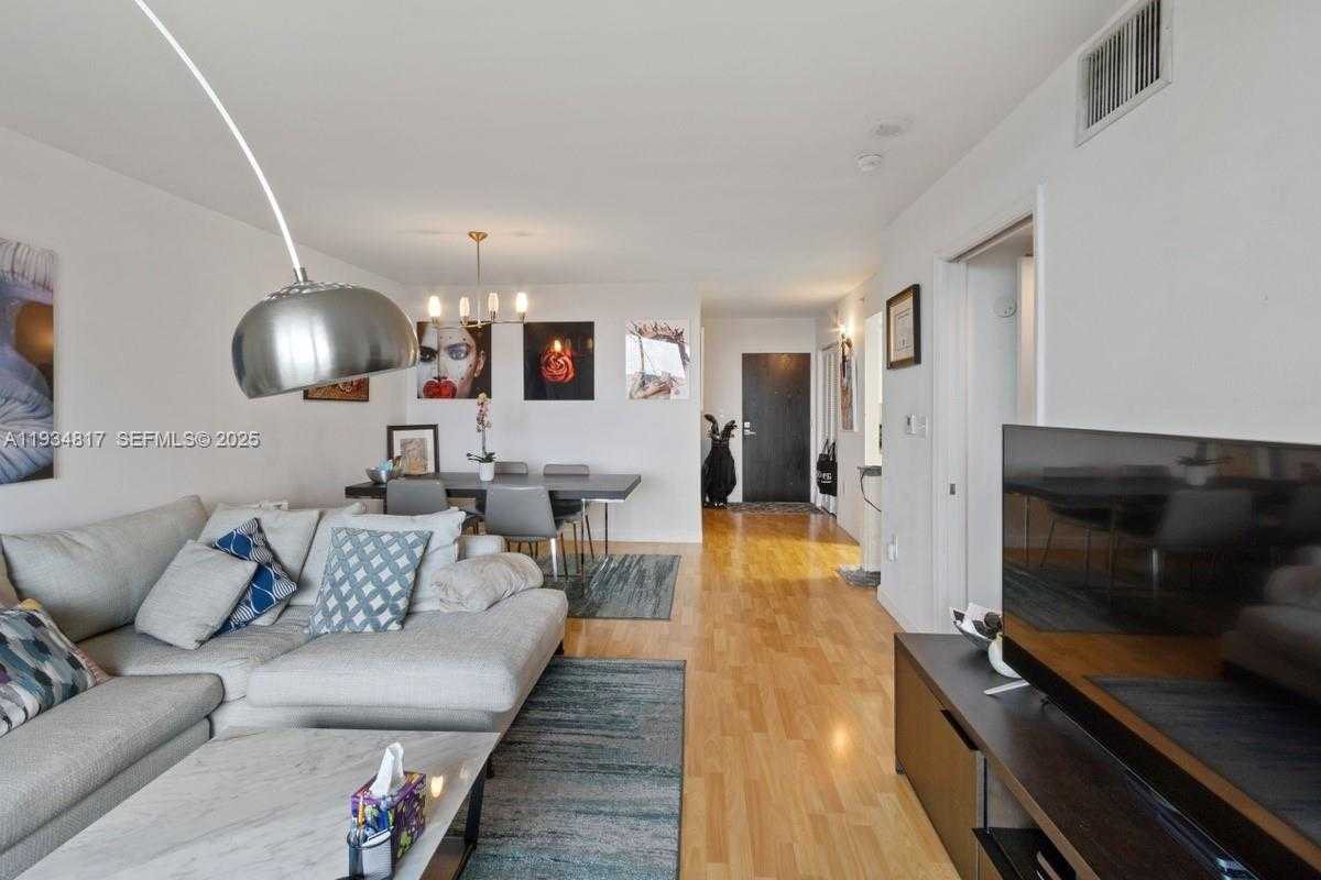 Small Image of 90 ALTON RD #807, Miami Beach Number 4