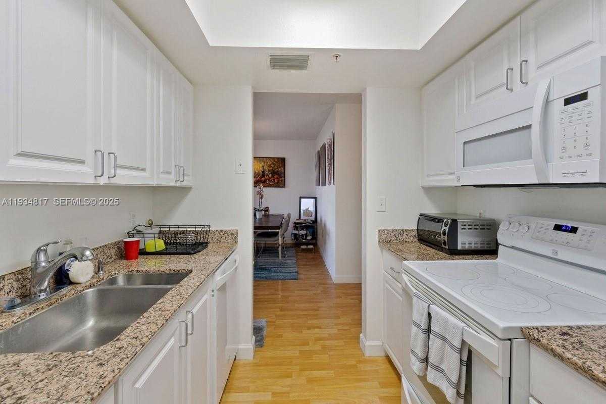 Small Image of 90 ALTON RD #807, Miami Beach Number 7