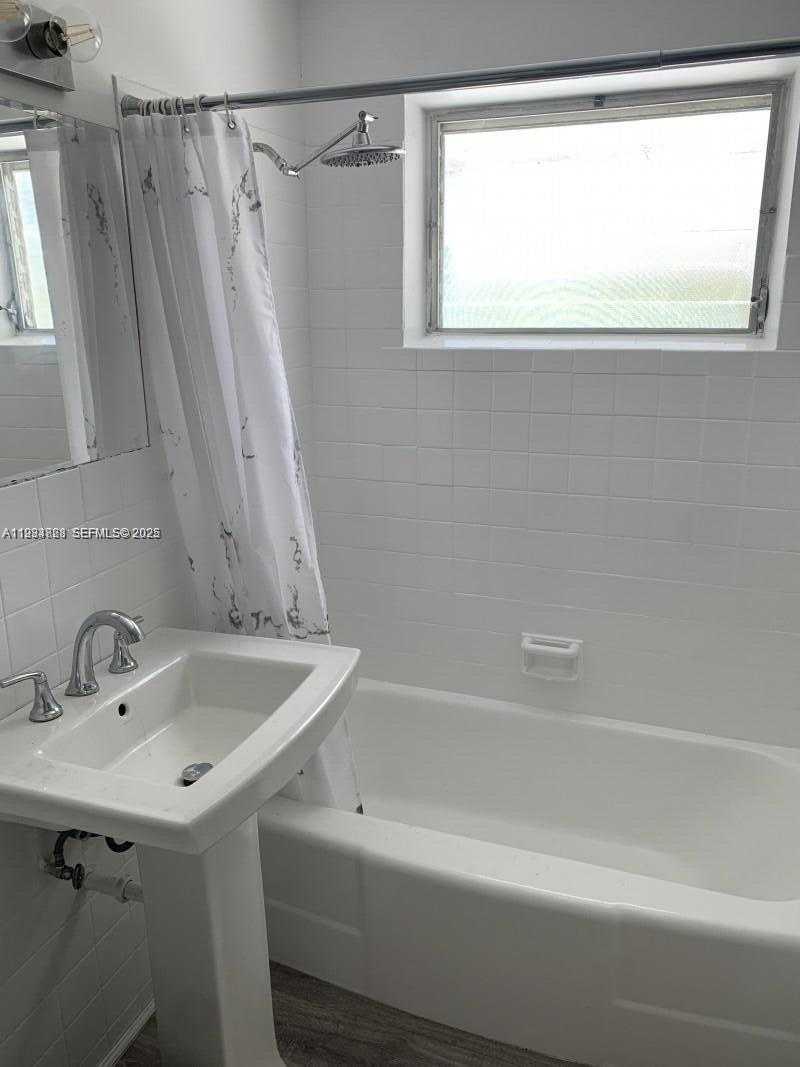 Small Image of 707 GREENBRIAR DR, Lake Park Number 10