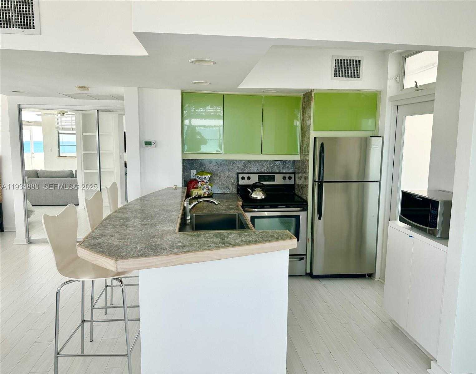 Small Image of 301 OCEAN DR #509, Miami Beach Number 11
