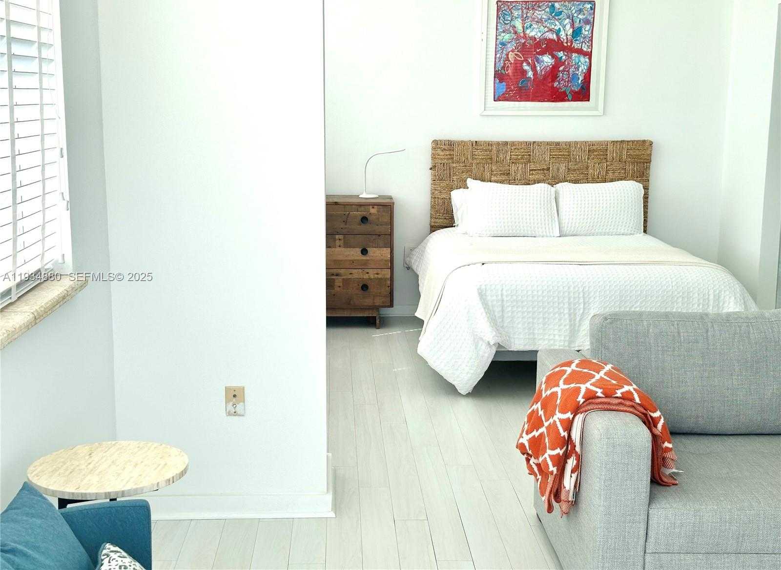 Small Image of 301 OCEAN DR #509, Miami Beach Number 4