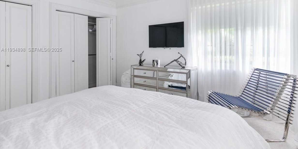 Small Image of 286 BAL BAY DR #4, Bal Harbour Number 6