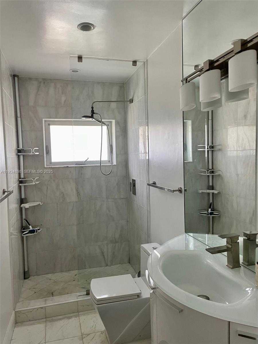 Small Image of 286 BAL BAY DR #4, Bal Harbour Number 7