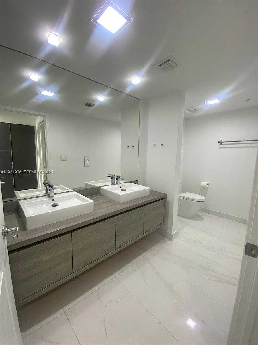 Small Image of 400 SUNNY ISLES BLVD #1616, Sunny Isles Beach Number 25