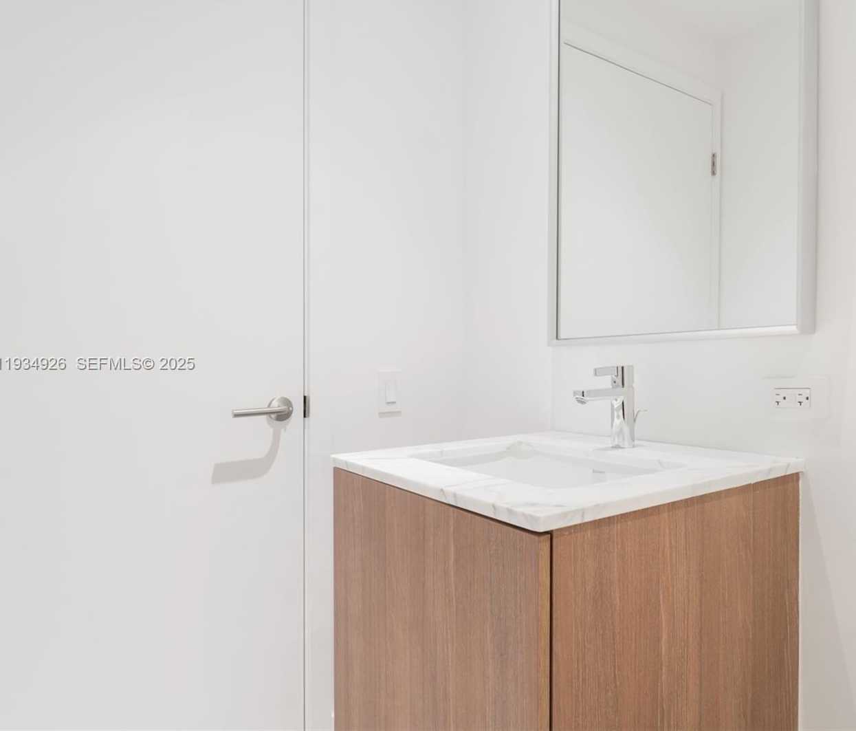 Small Image of 500 ALTON RD #3905, Miami Beach Number 12