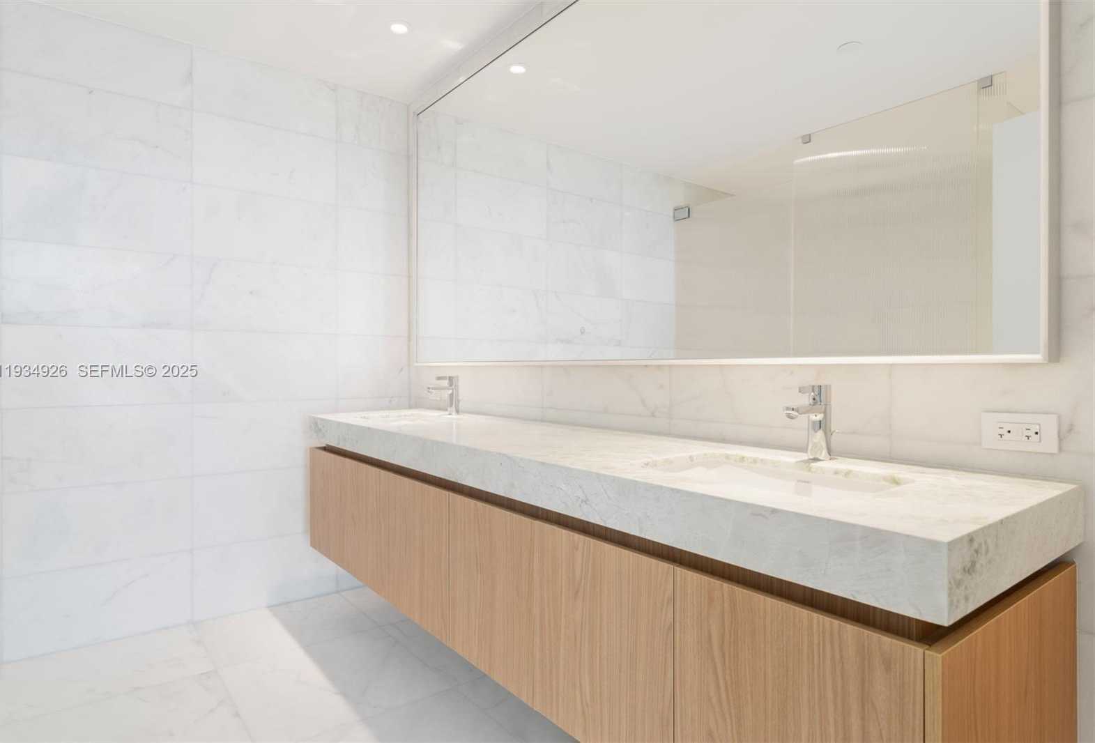 Small Image of 500 ALTON RD #3905, Miami Beach Number 8