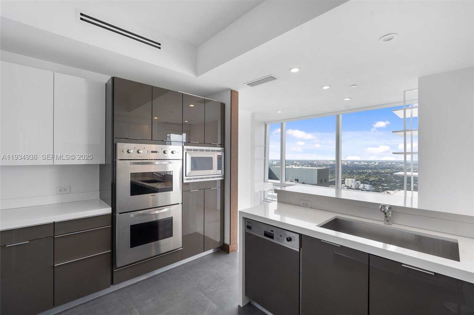 Small Image of 1425 BRICKELL AVE #47B, Miami Number 10