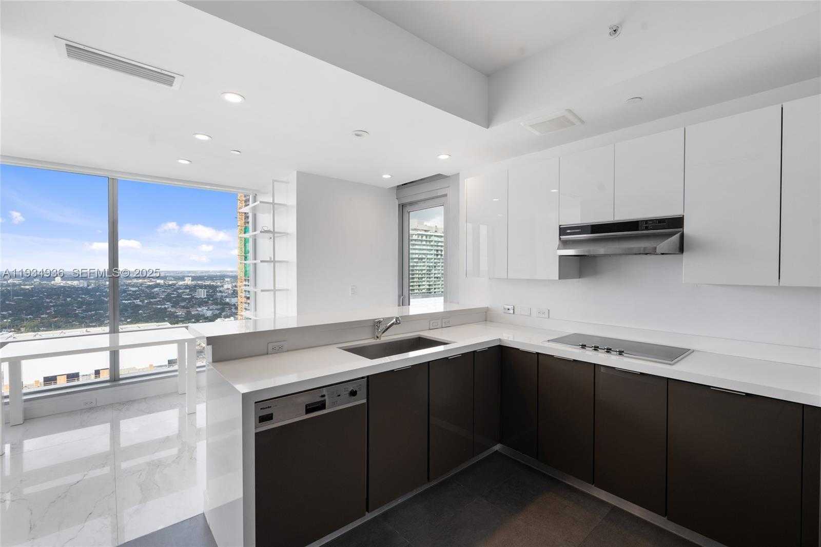 Small Image of 1425 BRICKELL AVE #47B, Miami Number 11