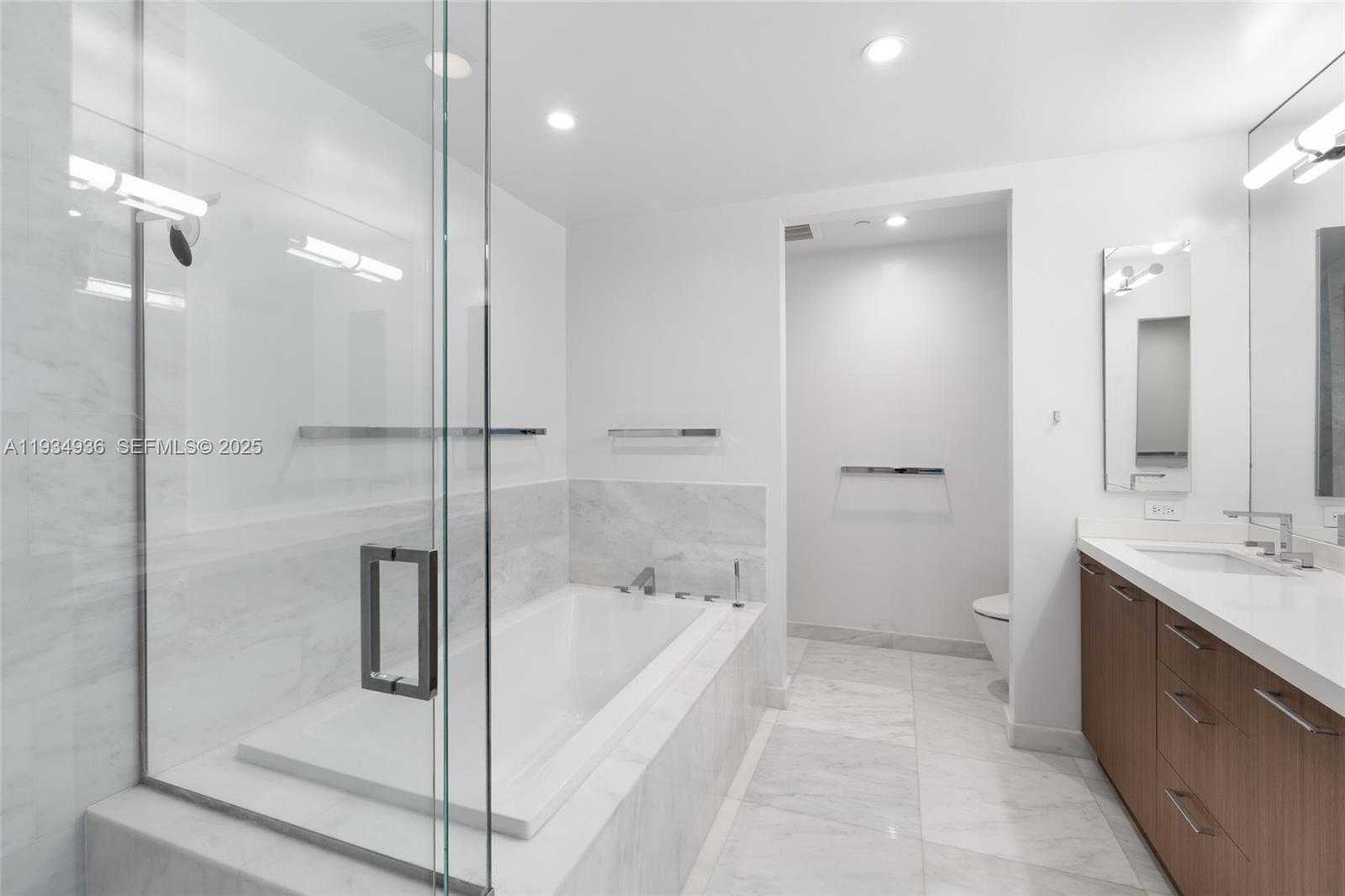 Small Image of 1425 BRICKELL AVE #47B, Miami Number 15