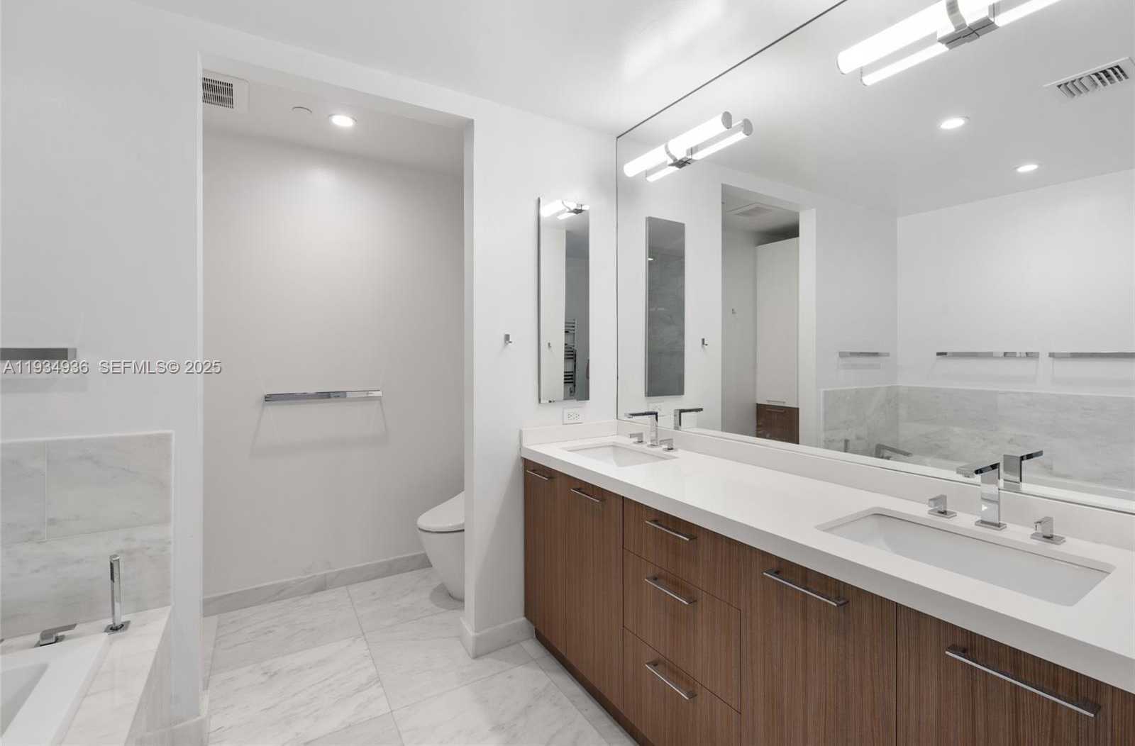 Small Image of 1425 BRICKELL AVE #47B, Miami Number 16