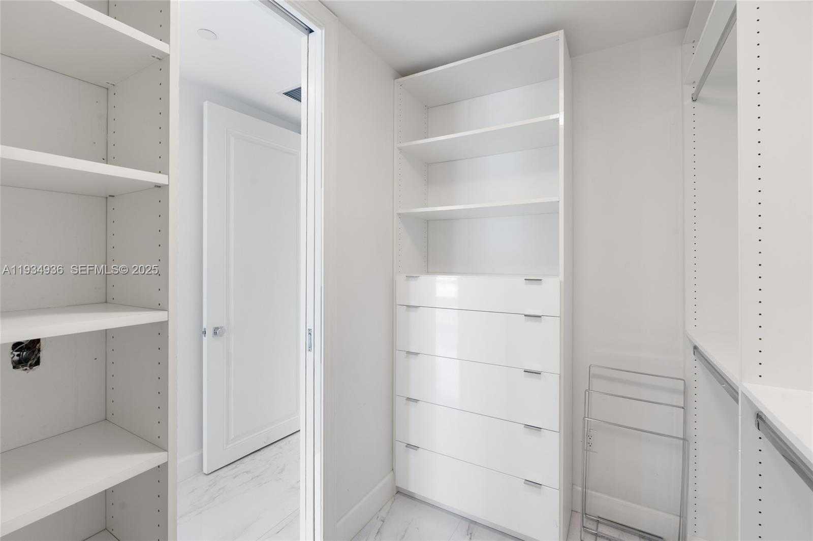 Small Image of 1425 BRICKELL AVE #47B, Miami Number 18