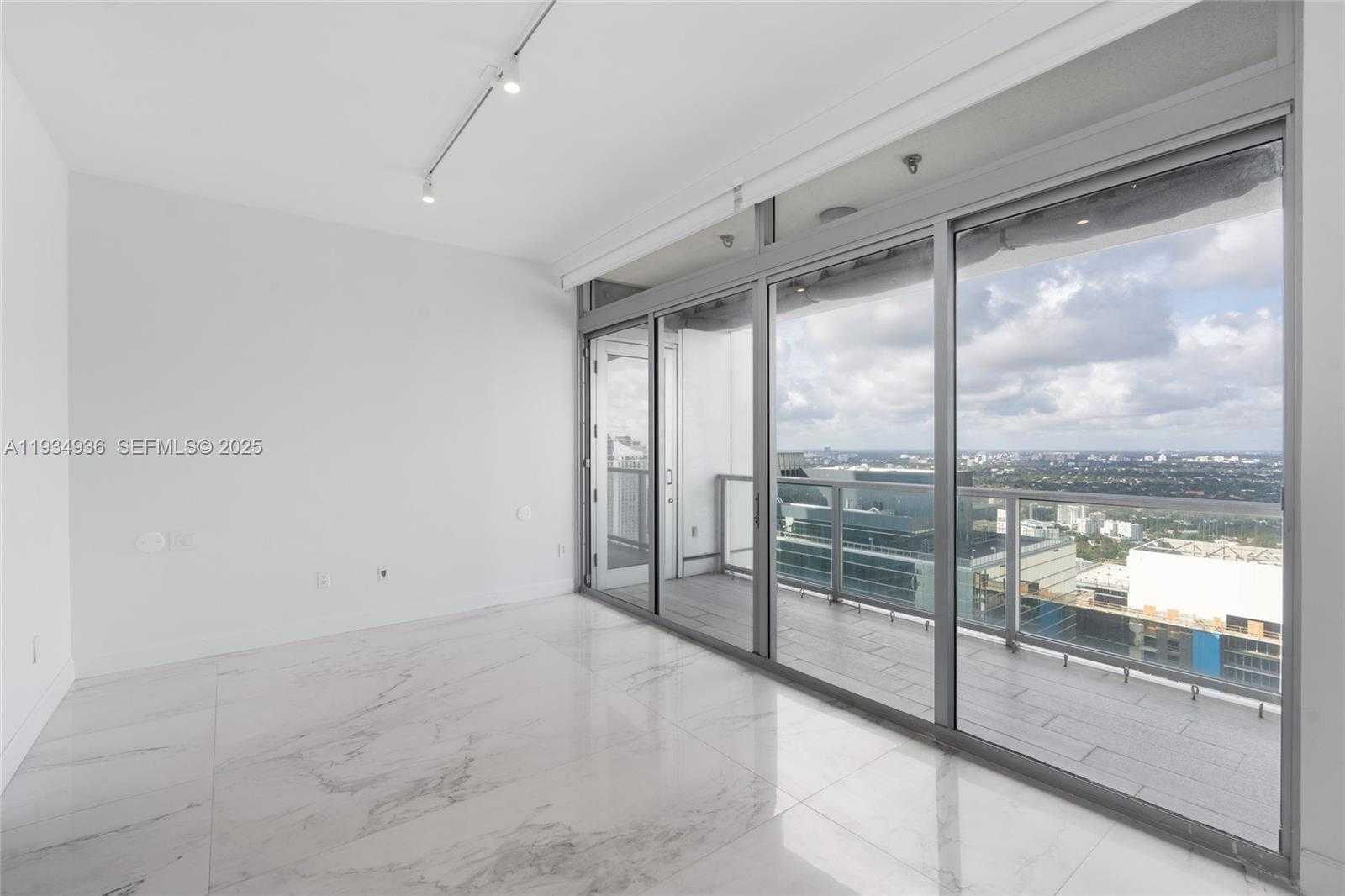 Small Image of 1425 BRICKELL AVE #47B, Miami Number 19