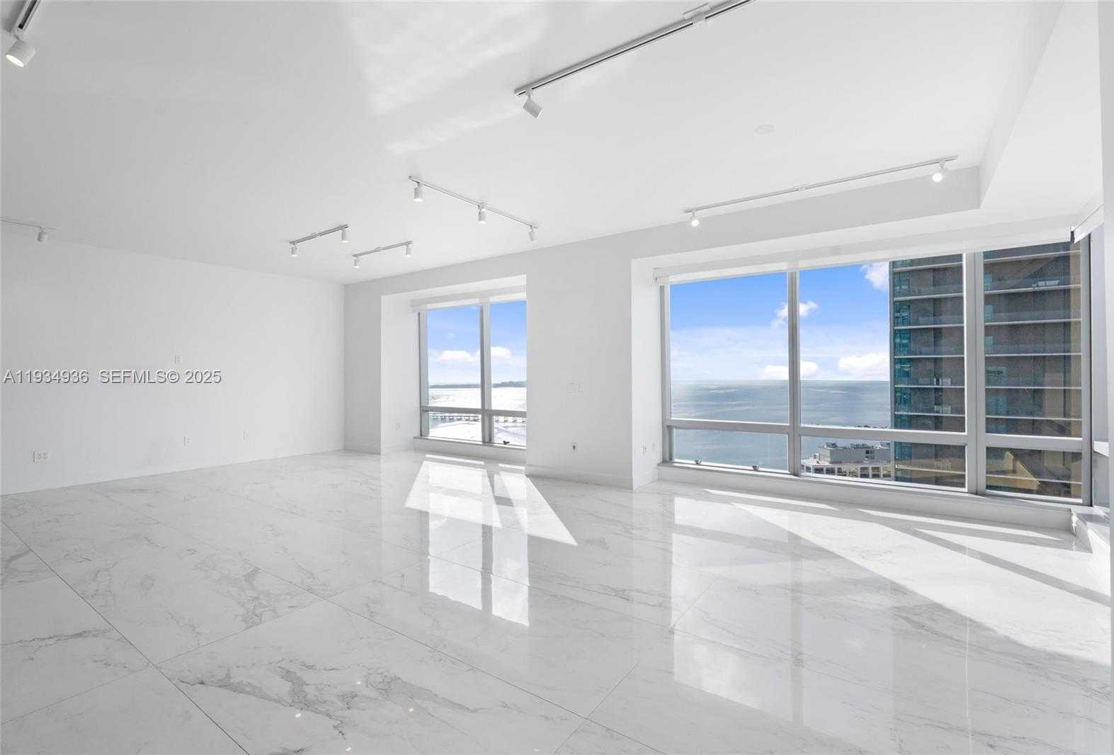 Small Image of 1425 BRICKELL AVE #47B, Miami Number 2