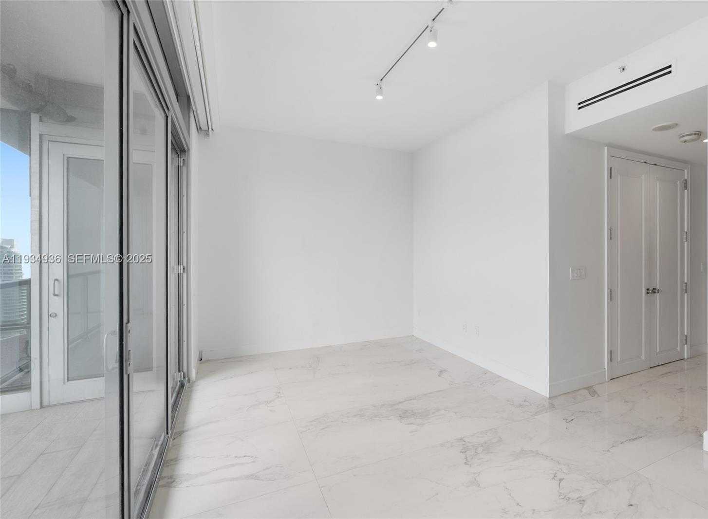 Small Image of 1425 BRICKELL AVE #47B, Miami Number 21