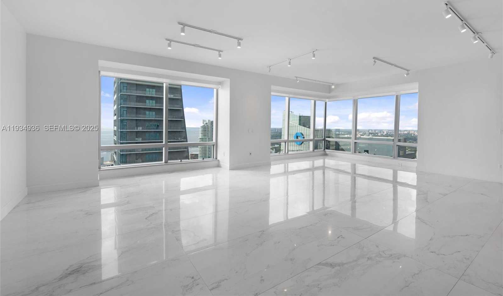 Small Image of 1425 BRICKELL AVE #47B, Miami Number 3