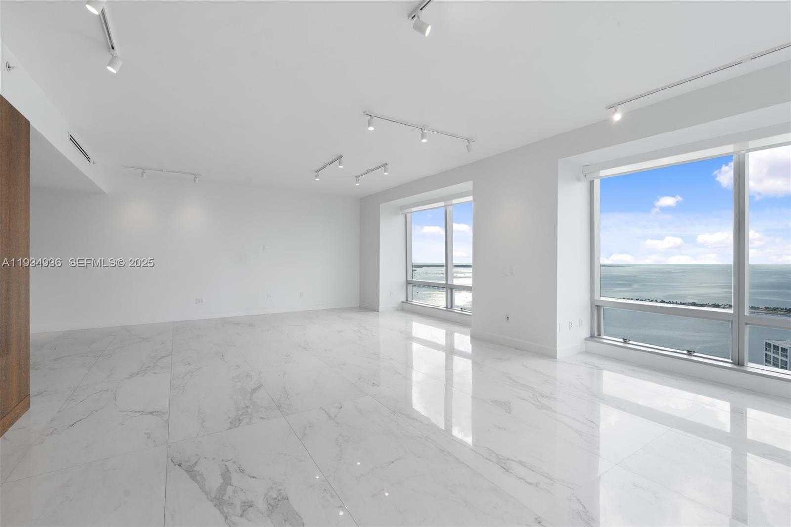 Small Image of 1425 BRICKELL AVE #47B, Miami Number 4