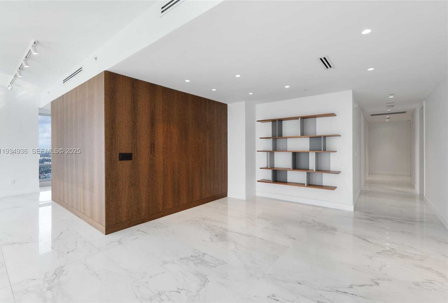 Small Image of 1425 BRICKELL AVE #47B, Miami Number 7