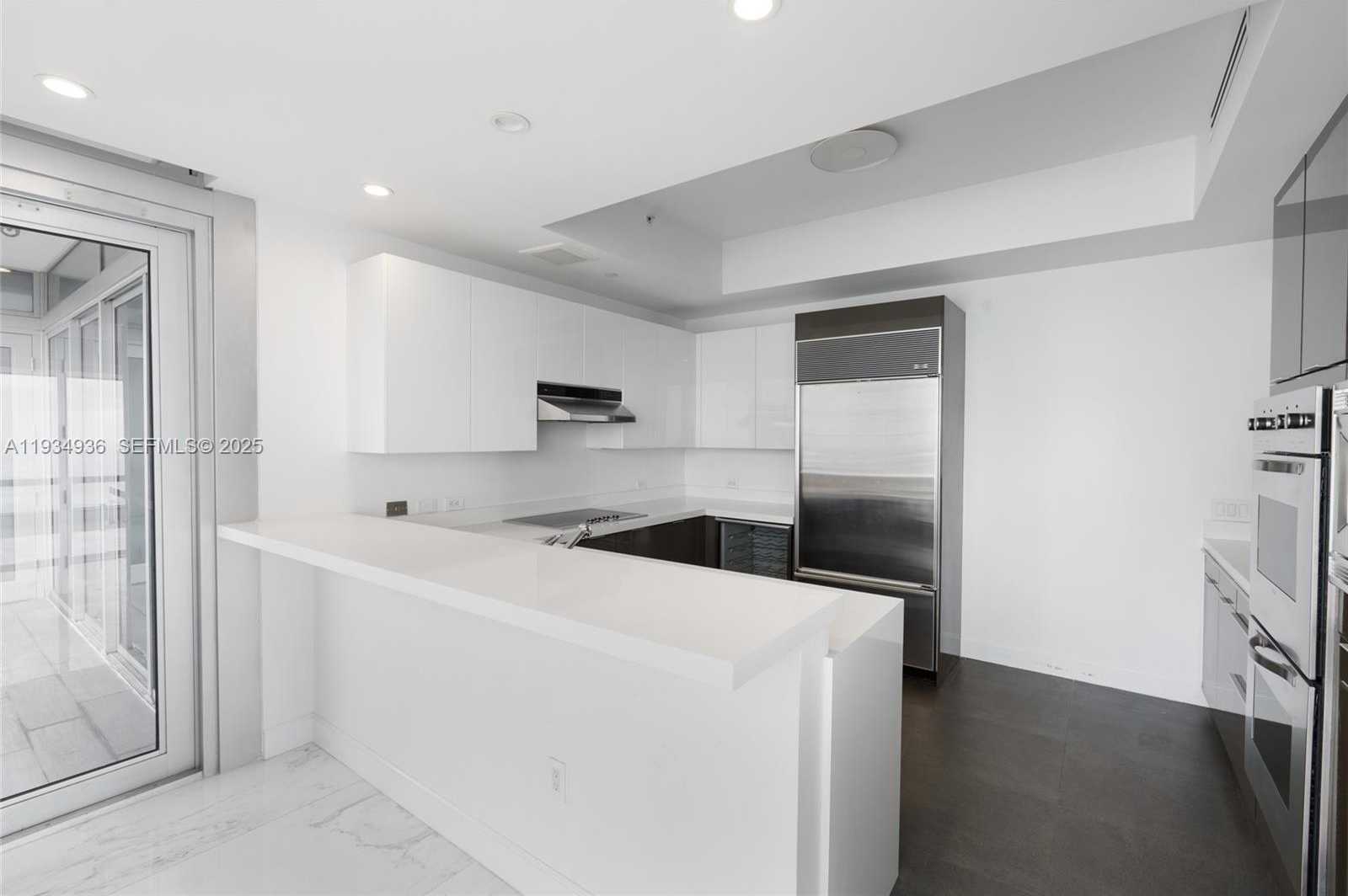 Small Image of 1425 BRICKELL AVE #47B, Miami Number 9