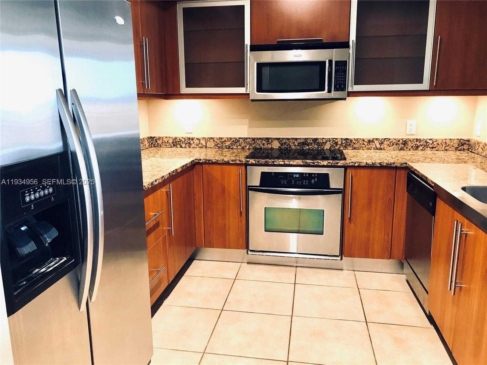 Small Image of 888 SOUTH DOUGLAS RD #PH04, Coral Gables Number 4