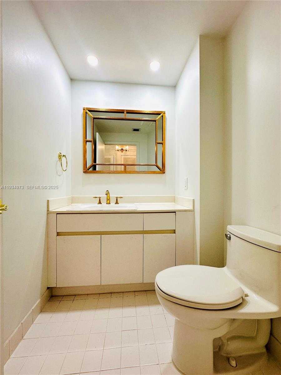 Small Image of 2600 SEGOVIA ST #701, Coral Gables Number 16