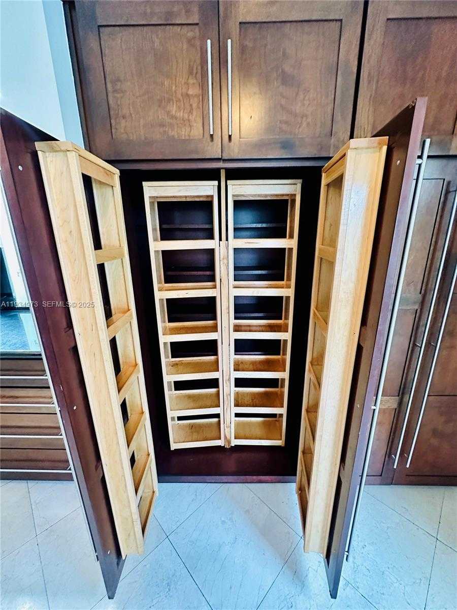 Small Image of 2600 SEGOVIA ST #701, Coral Gables Number 27