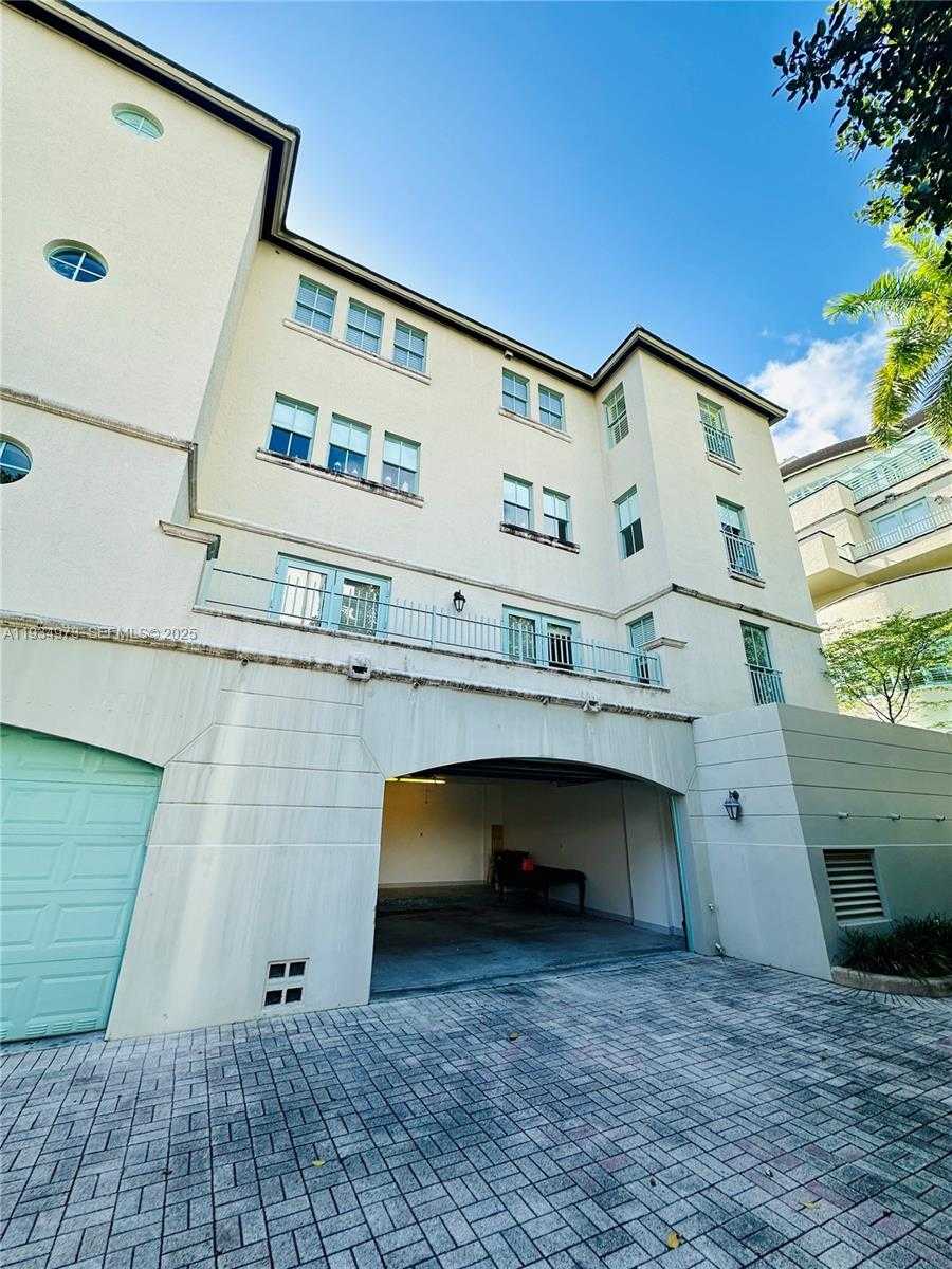 Small Image of 2600 SEGOVIA ST #701, Coral Gables Number 3
