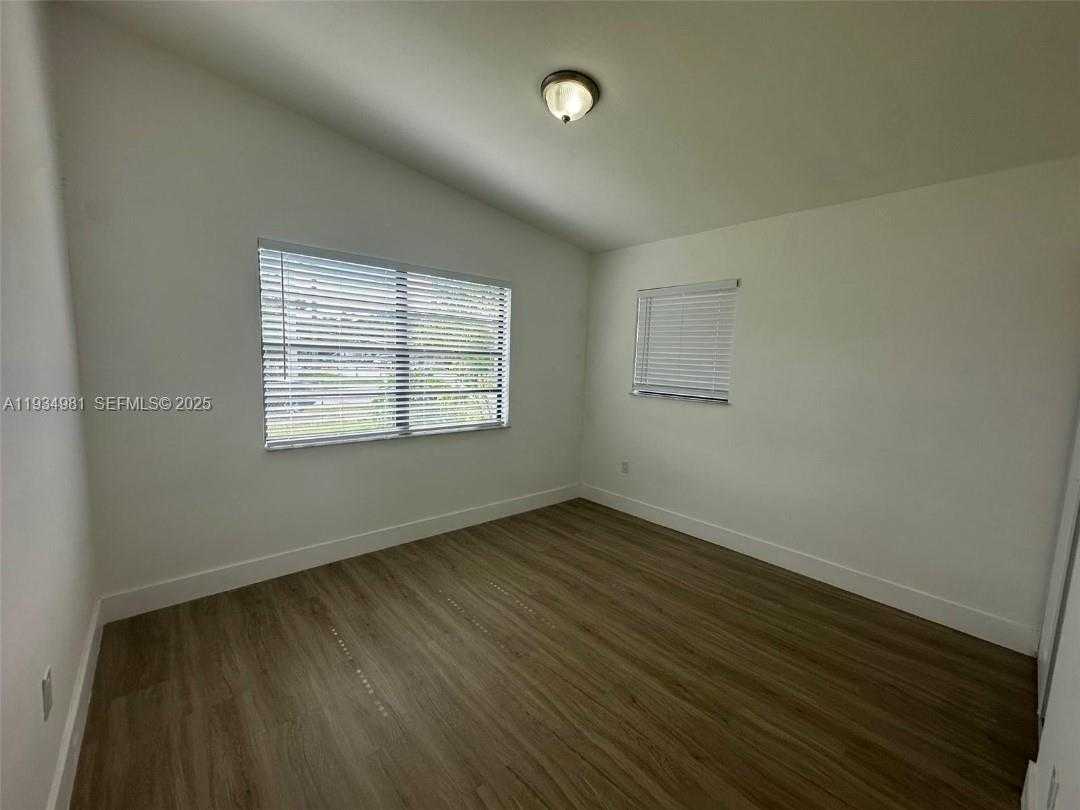 Small Image of West Park Number 7