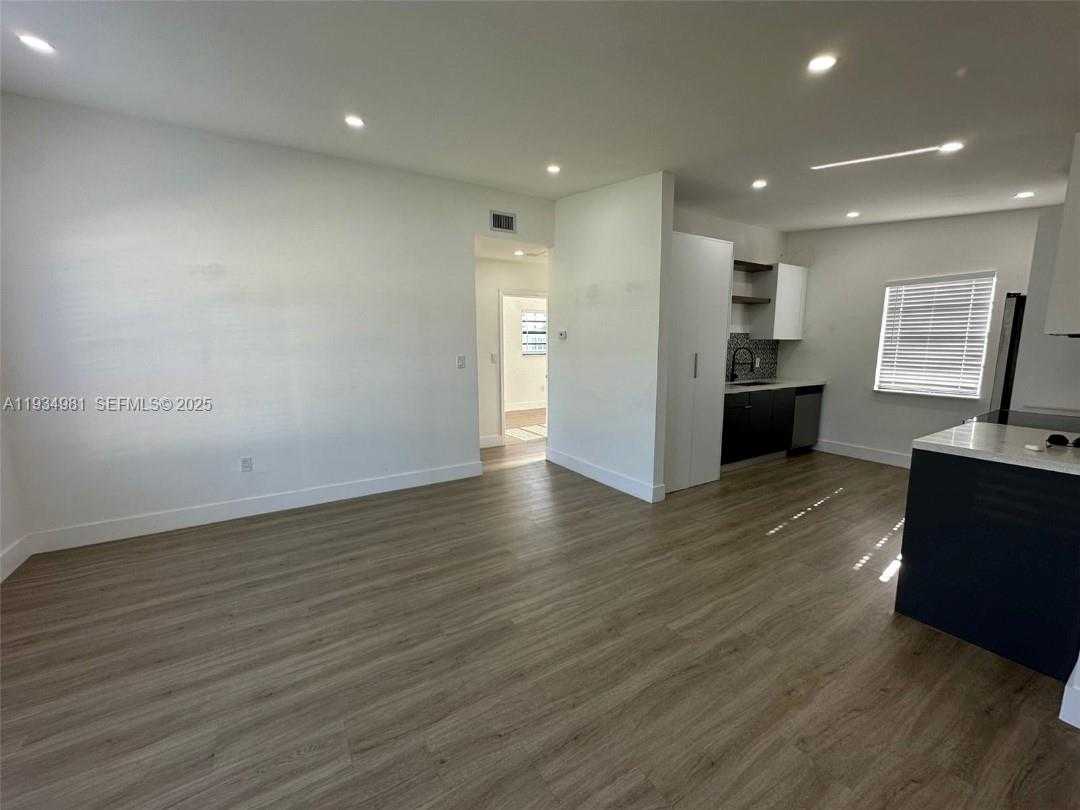 Small Image of West Park Number 8