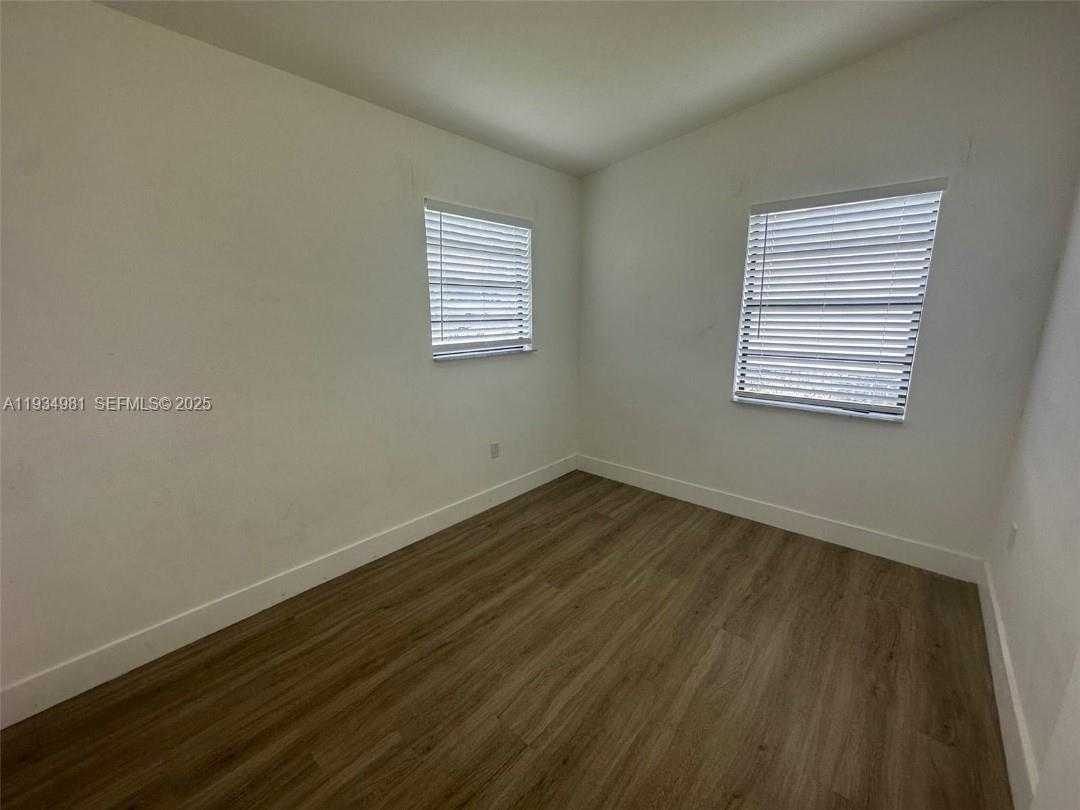 Small Image of West Park Number 9