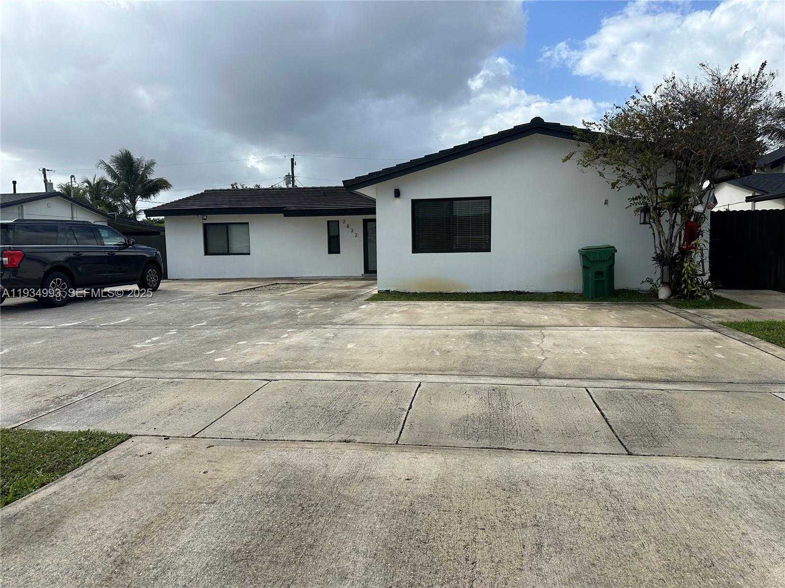 Small Image of 2832 SOUTH WEST 124TH CT, Miami Number 1