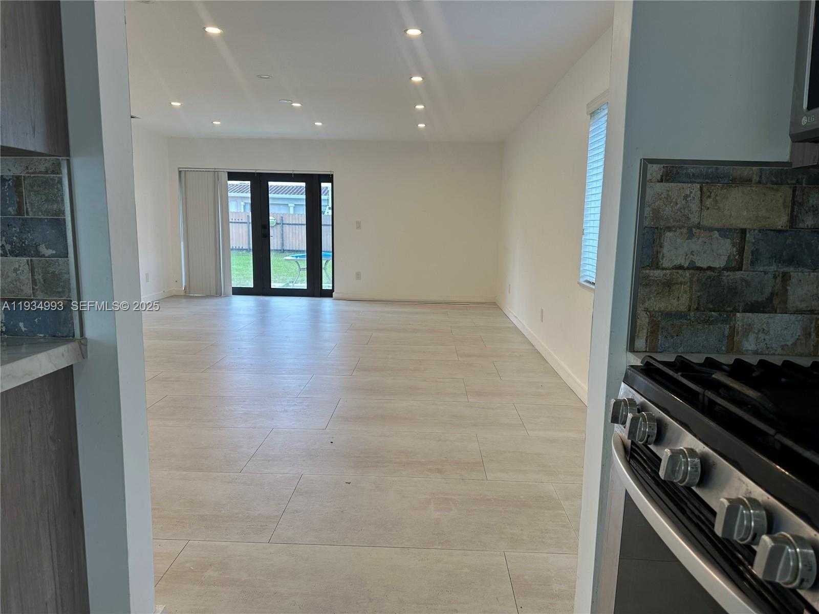 Small Image of 2832 SOUTH WEST 124TH CT, Miami Number 10