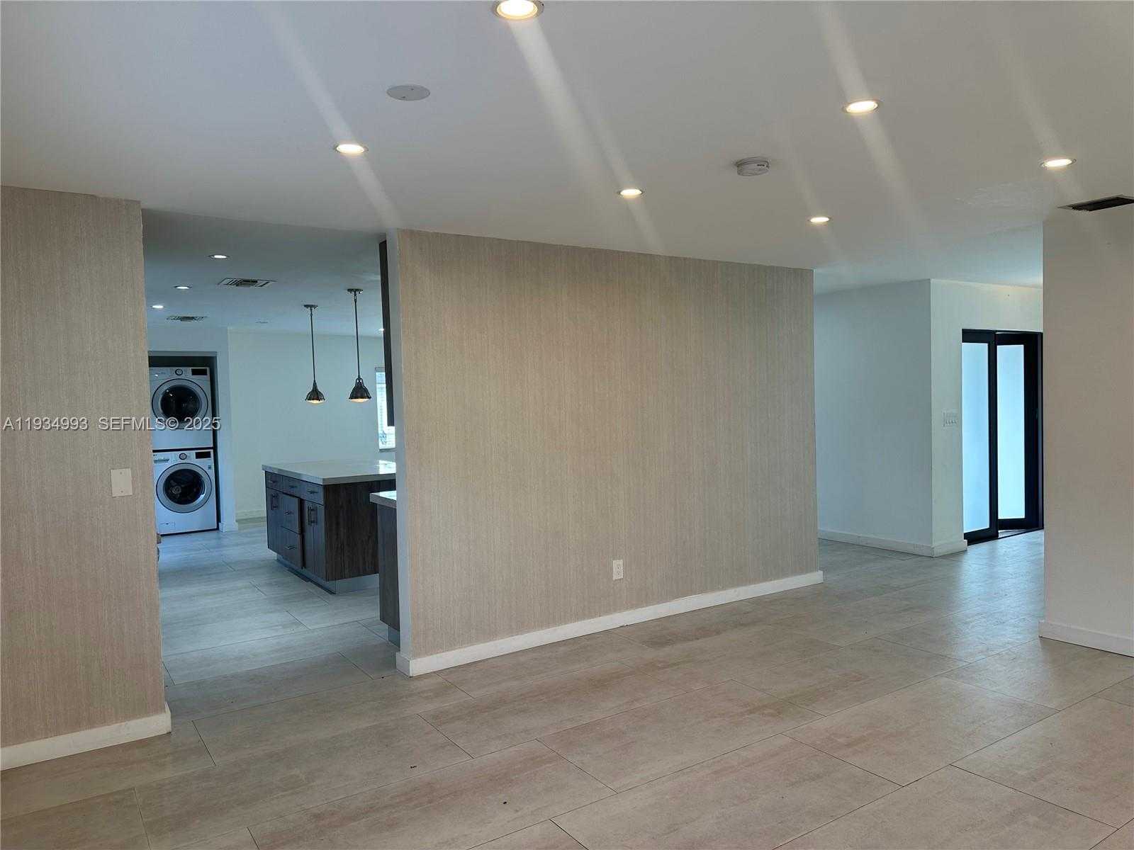 Small Image of 2832 SOUTH WEST 124TH CT, Miami Number 11