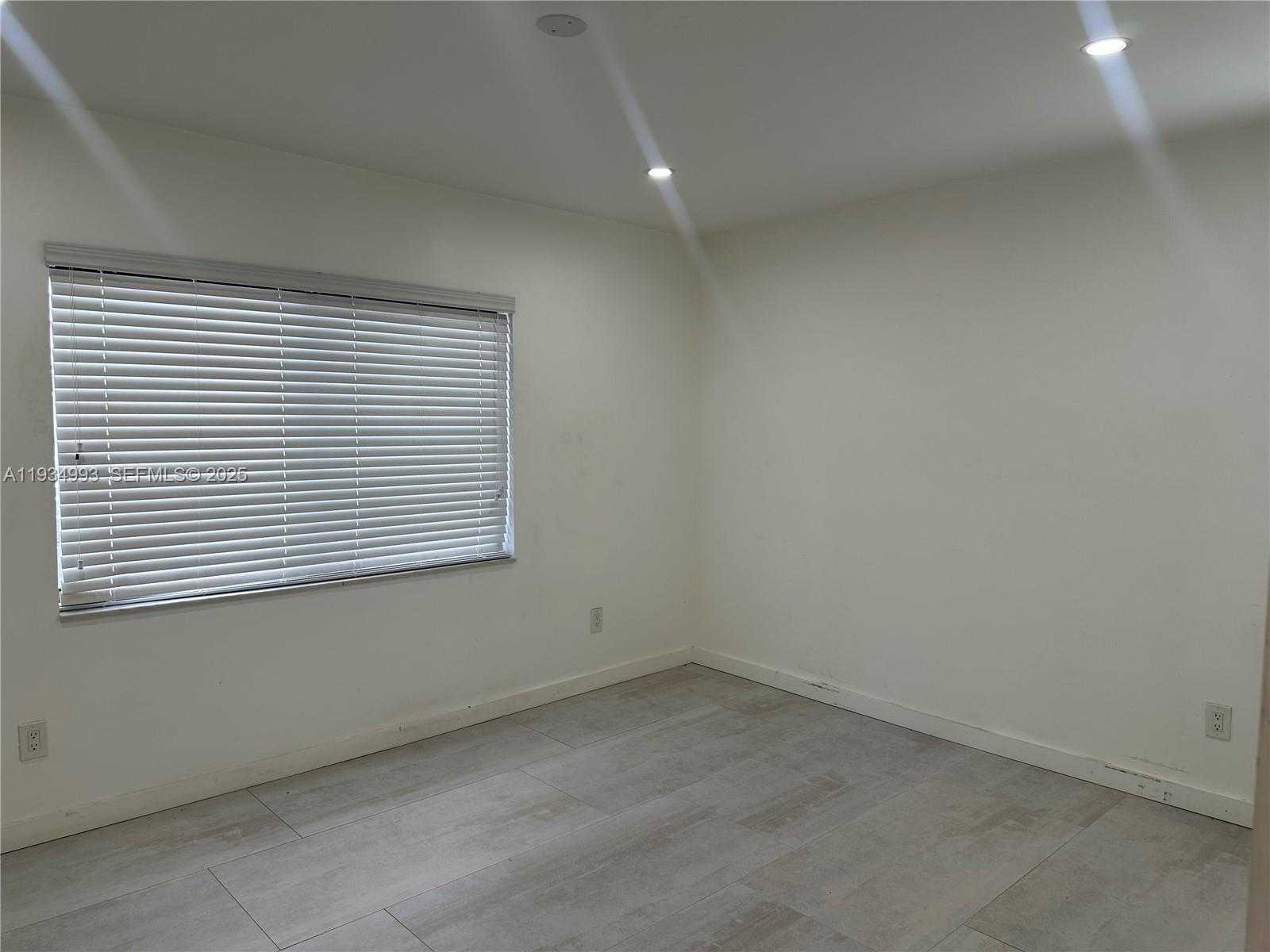 Small Image of 2832 SOUTH WEST 124TH CT, Miami Number 13