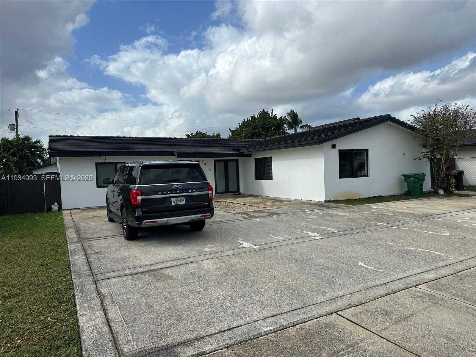 Small Image of 2832 SOUTH WEST 124TH CT, Miami Number 2