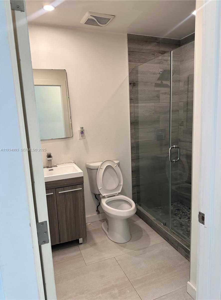 Small Image of 2832 SOUTH WEST 124TH CT, Miami Number 21