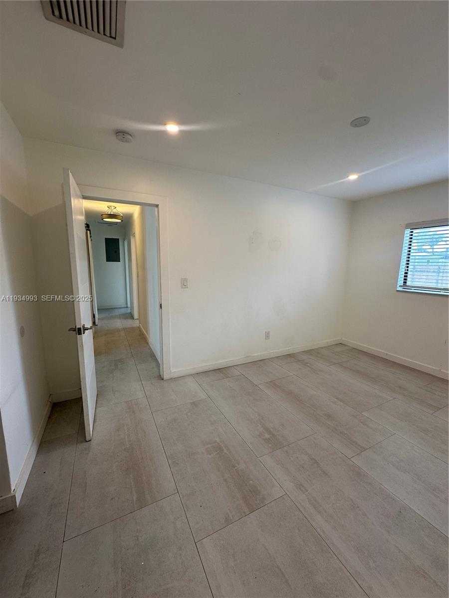 Small Image of 2832 SOUTH WEST 124TH CT, Miami Number 24