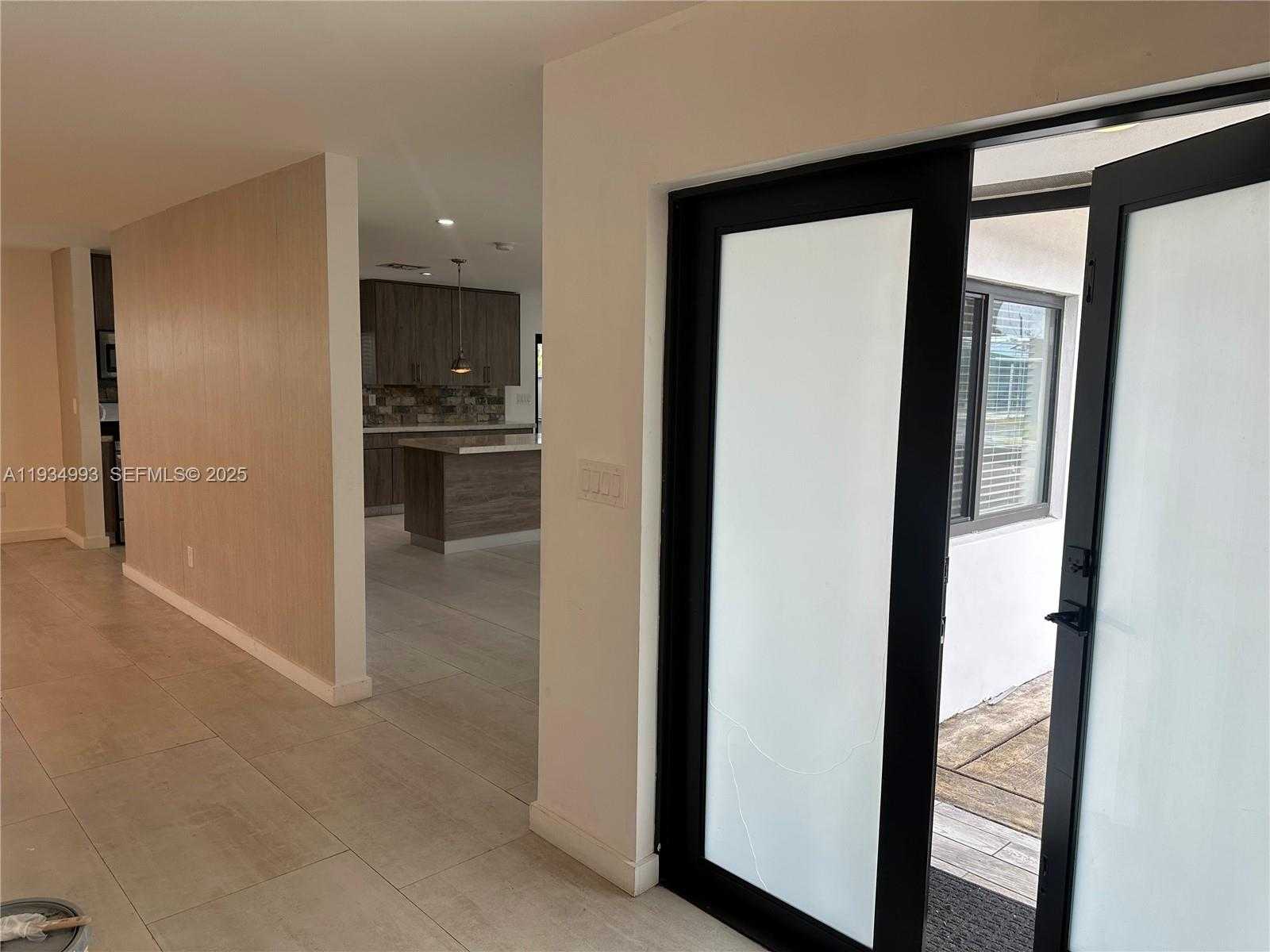 Small Image of 2832 SOUTH WEST 124TH CT, Miami Number 3