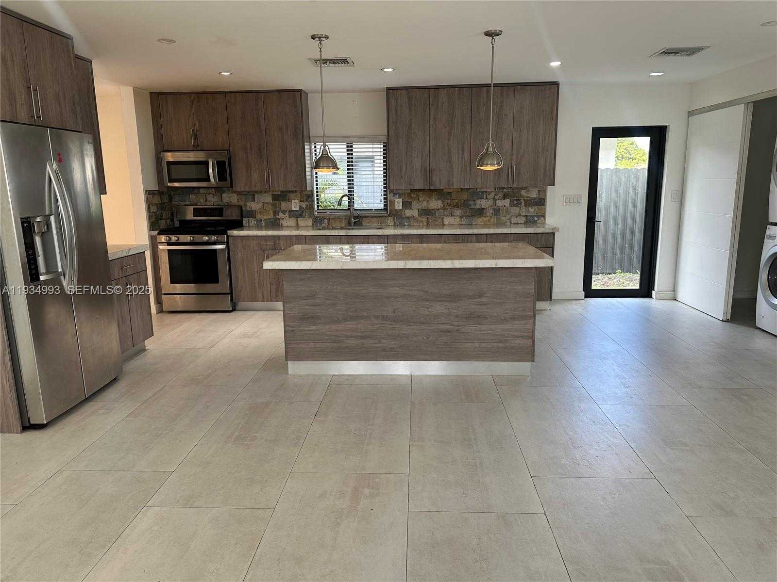 Small Image of 2832 SOUTH WEST 124TH CT, Miami Number 5