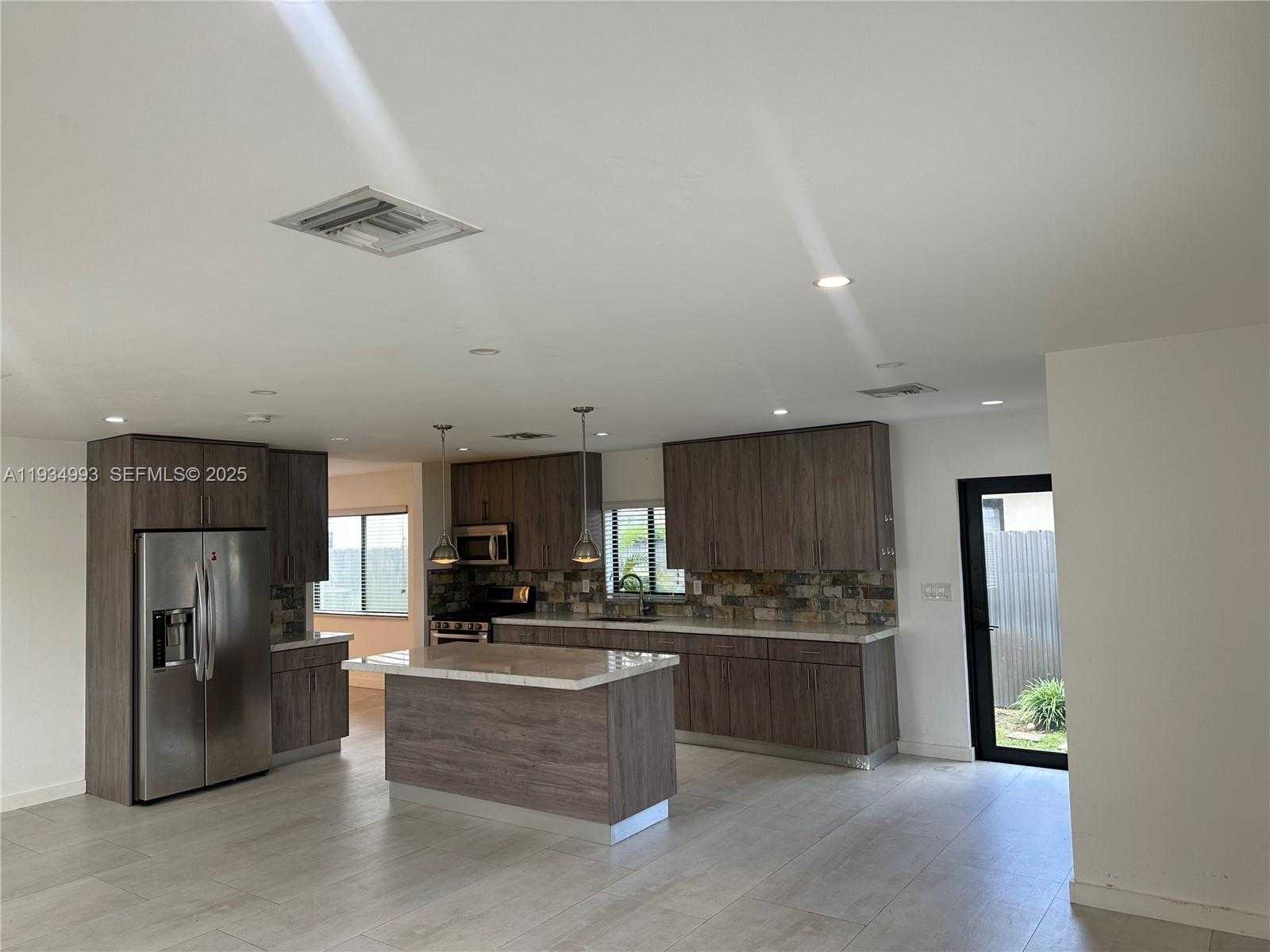 Small Image of 2832 SOUTH WEST 124TH CT, Miami Number 7