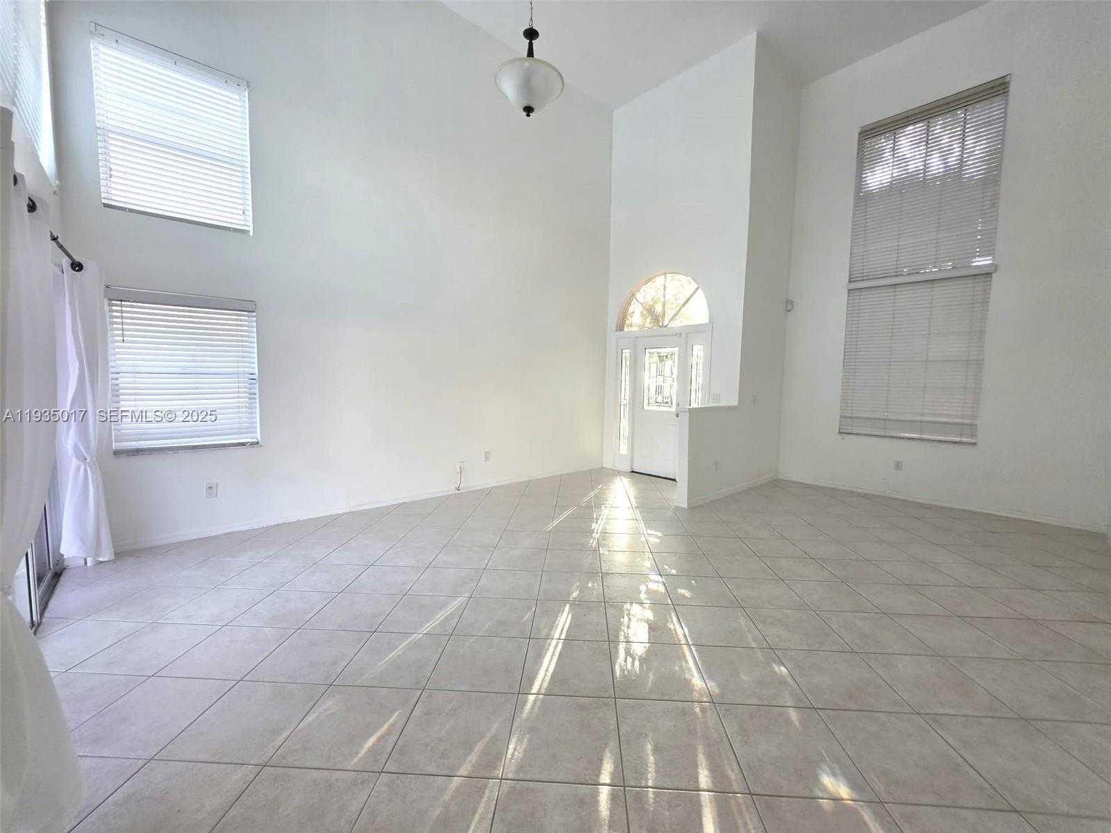 Small Image of 640 ROCK HILL AVE, Davie Number 4