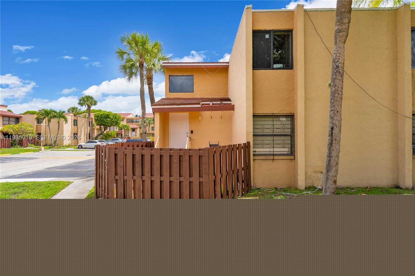 Small Image of 341 WEST PARK DR #203-15, Miami Number 4