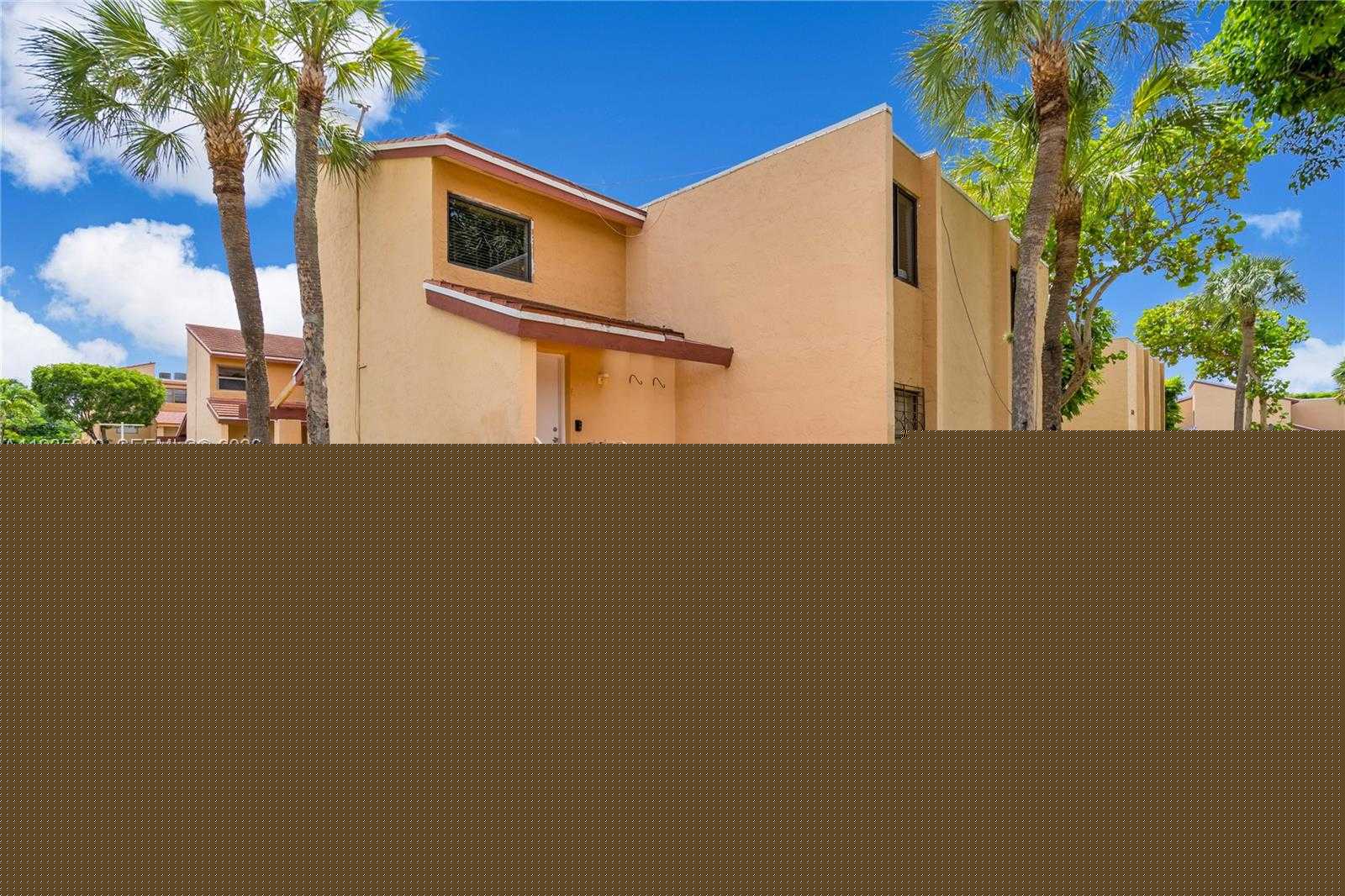 Small Image of 341 WEST PARK DR #203-15, Miami Number 5