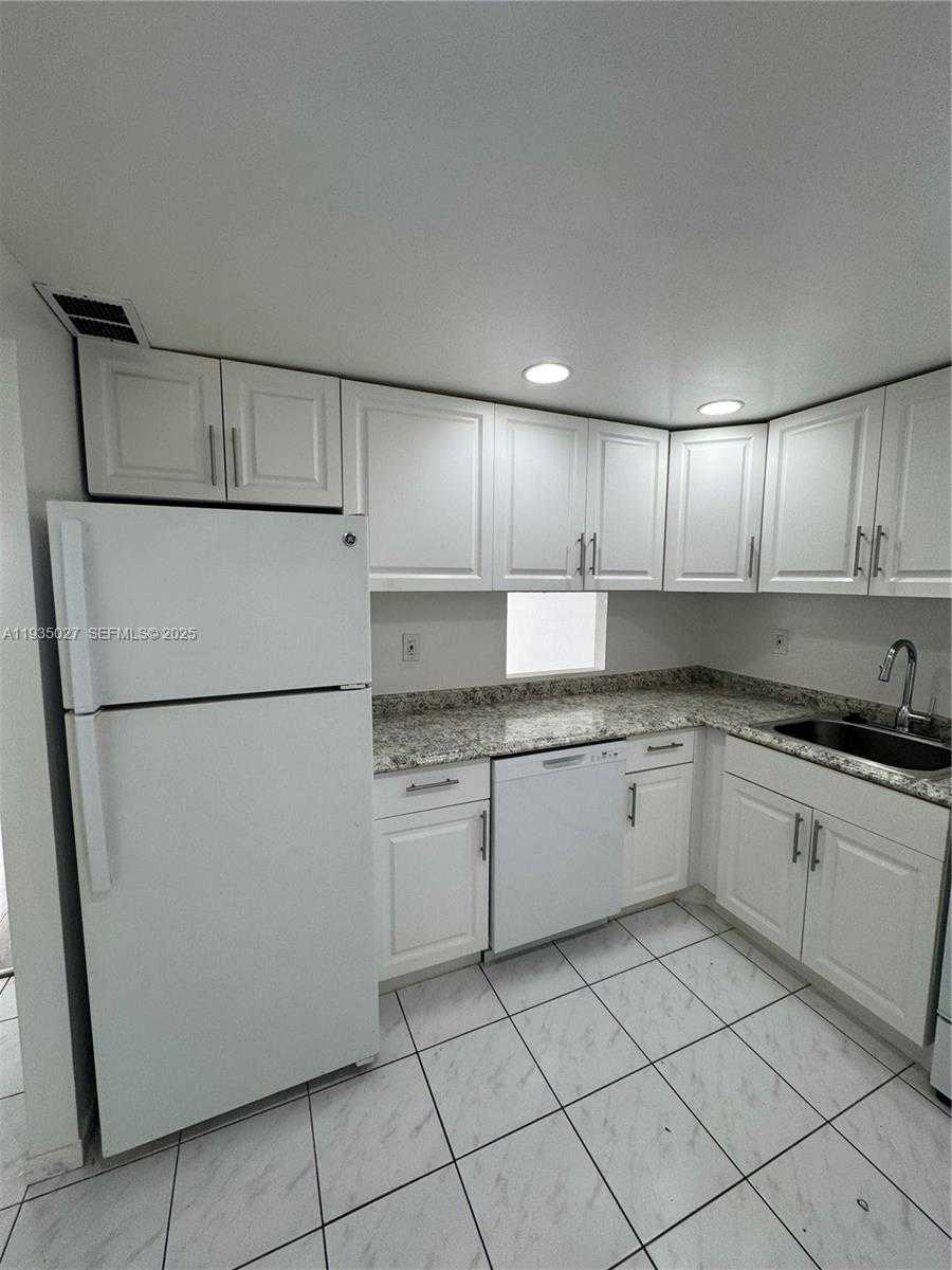 Small Image of 16710 NORTH EAST 9TH AVE #305, North Miami Beach Number 2