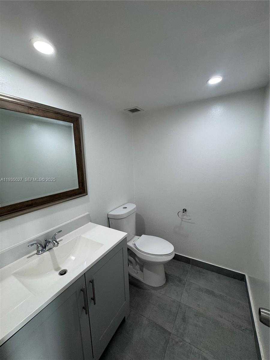 Small Image of 16710 NORTH EAST 9TH AVE #305, North Miami Beach Number 3